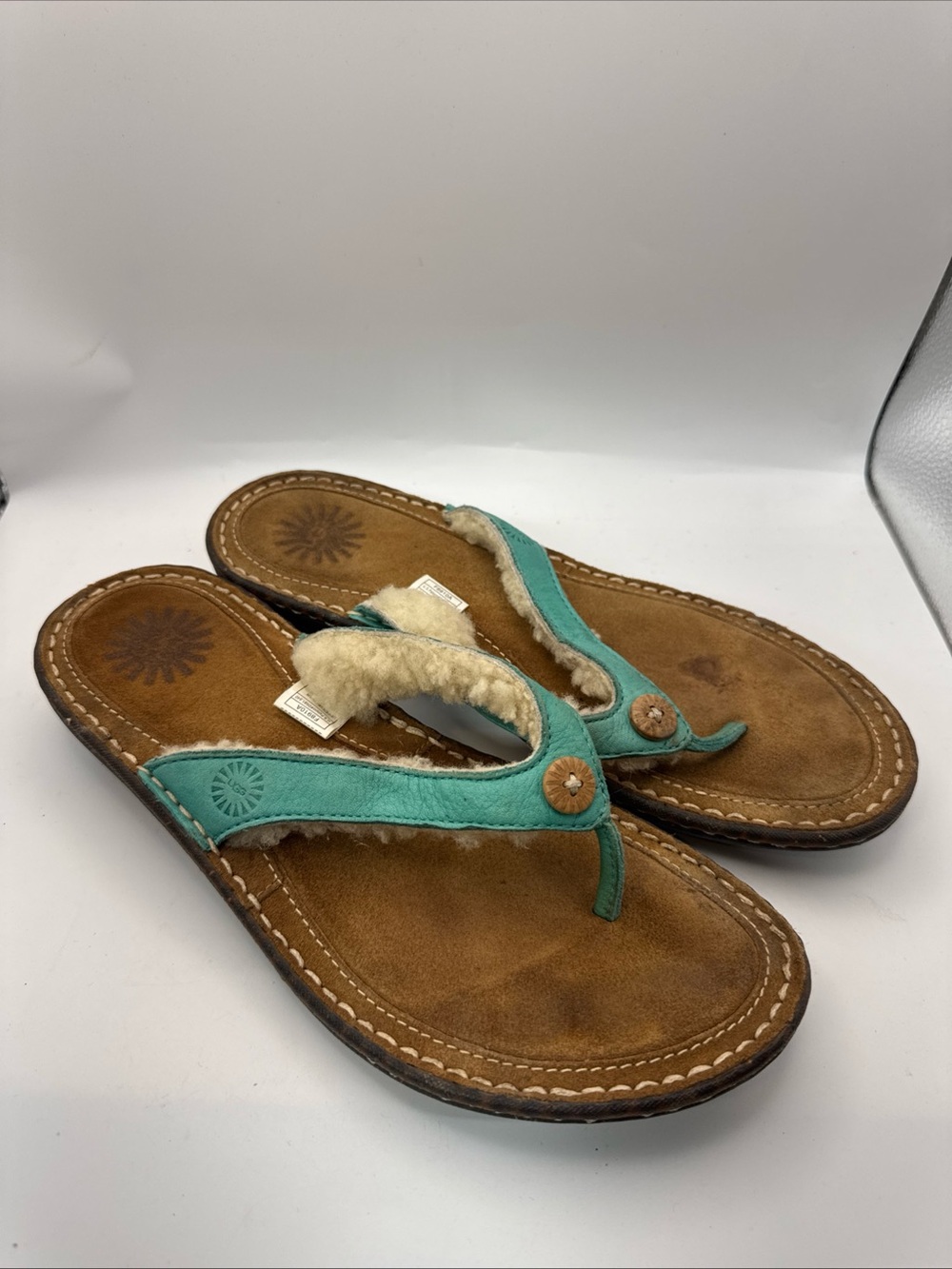 UGG Australia Women's Sz 8 Sandals Hamoa Thong Slip On Leather Genuine Sheepskin